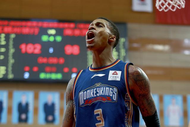 周琦20+12广东险胜首钢 曾凡博18分沃特斯27分