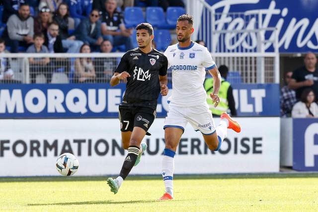 英超最佳阵：萨拉赫领衔，帕尔默&加克波在列