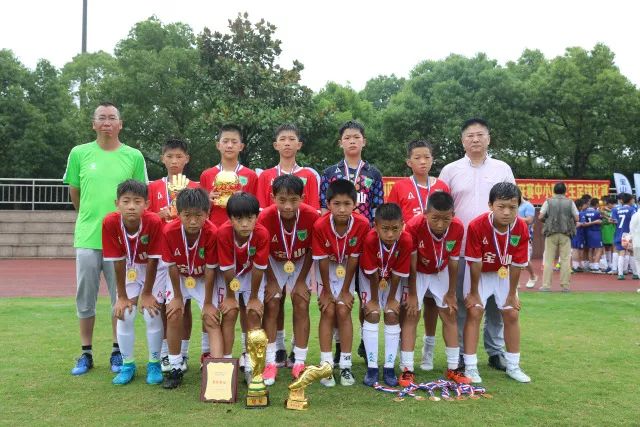 锡安28分鹈鹕力克篮网3连胜 独行侠险胜马刺